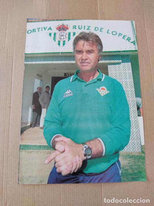 Collezionismo sportivo: GUUS HIDDINK REAL BETIS POSTER 1 PAG REVISTA DON BALON A&Ntilde;O 2000 + ENTREVISTA