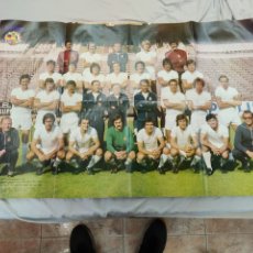Coleccionismo deportivo: POSTER CARTEL FUTBOL PLANTILLA REAL MADRID 1977 1978 POR DETRAS PIRRI REVISTA ONZE. Lote 374673084