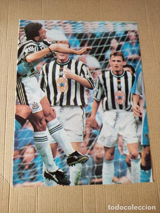 Collezionismo sportivo: NEWCASTLE POSTER 1 PAG REVISTA SOLO GOLES A&Ntilde;OS 90 ESNAIDER ESPANYOL PATRICK KLUIVERT BARCELONA BAR&Ccedil;A