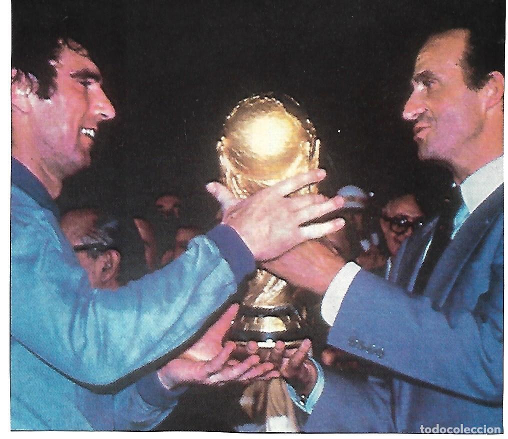 Collectionnisme sportif: SELECCI&Oacute;N DE F&Uacute;TBOL DE ITALIA: Recorte de DINO ZOFF recibiendo la Copa del Mundo de 1982