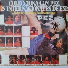 Coleccionismo deportivo: -CARTEL FUTBOL CARAMELOS PEZ , MUNDIAL 82 COLECCIONA LOS 25 INTERNACIONALES , ESPAÑA ARCONADA. Lote 387090769