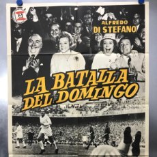 Coleccionismo deportivo: CARTEL CINE Y FUTBOL LA BATALLA DEL DOMINGO, ALFREDO DI STEFANO - AÑO 1963. Lote 389778119
