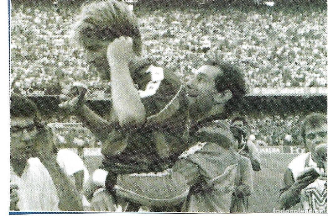 Coleccionismo deportivo: BAR&Ccedil;A: Recorte de LAUDRUP euf&oacute;rico - Foto 1