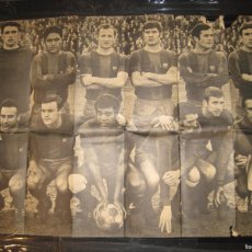 Coleccionismo deportivo: FC BARCELONA-CARTEL DE FUTBOL CON AUTOGRAFOS-AÑOS 60-POSTER FIRMADO-VER FOTOS-(V-24.152)