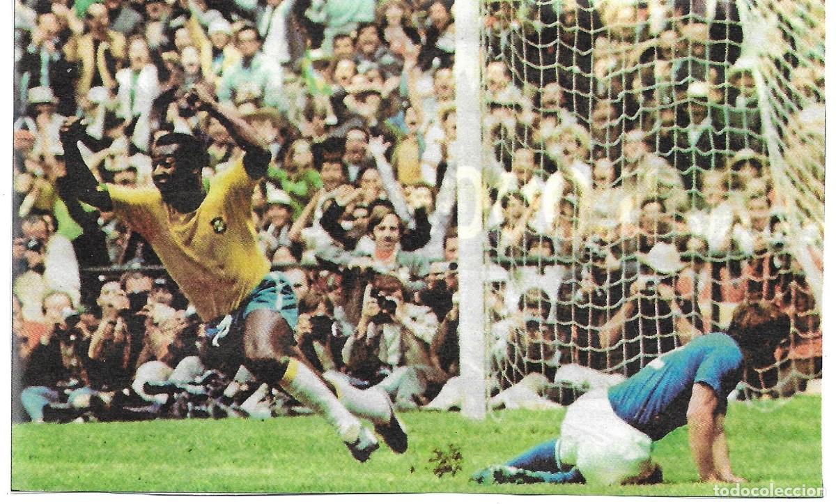 Collectionnisme sportif: SELECCI&Oacute;N DE F&Uacute;TBOL DE BRASIL: Recorte de PEL&Eacute;, jubiloso tras marcar un gol