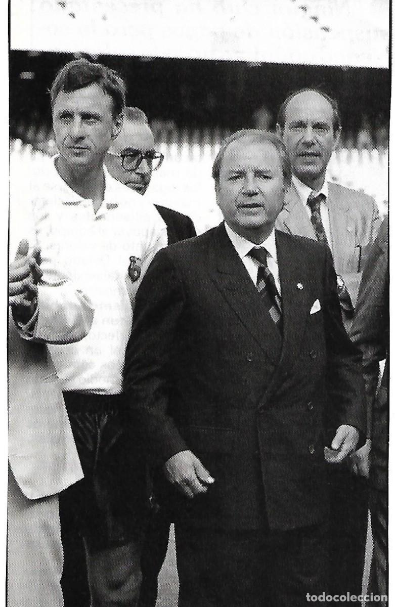 Coleccionismo deportivo: Recorte de CRUYFF junto a N&uacute;&ntilde;ez - Foto 1