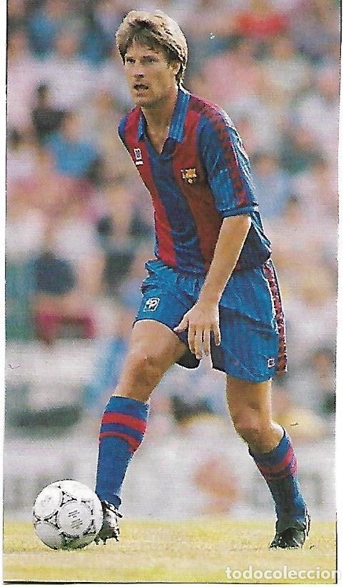 Coleccionismo deportivo: Recorte de LAUDRUP conduciendo el bal&oacute;n - Foto 1