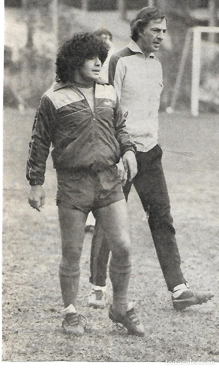 Sammelleidenschaft Sport: Gran recorte de MARADONA entrenando con Menotti