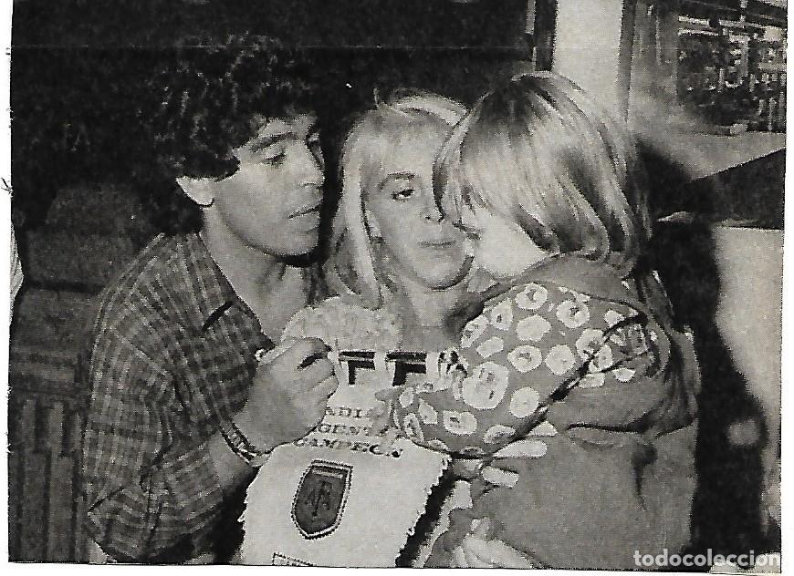 Sammelleidenschaft Sport: Recorte de MARADONA con su familia