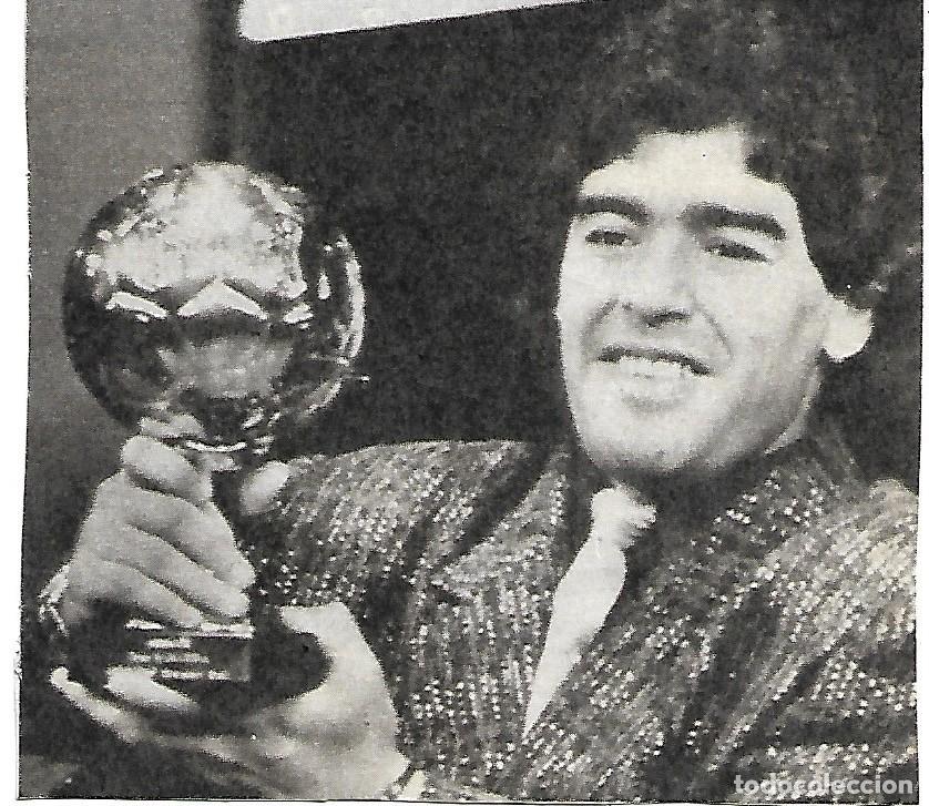 Coleccionismo deportivo: Recorte de MARADONA con el Bal&oacute;n de Oro - Foto 1