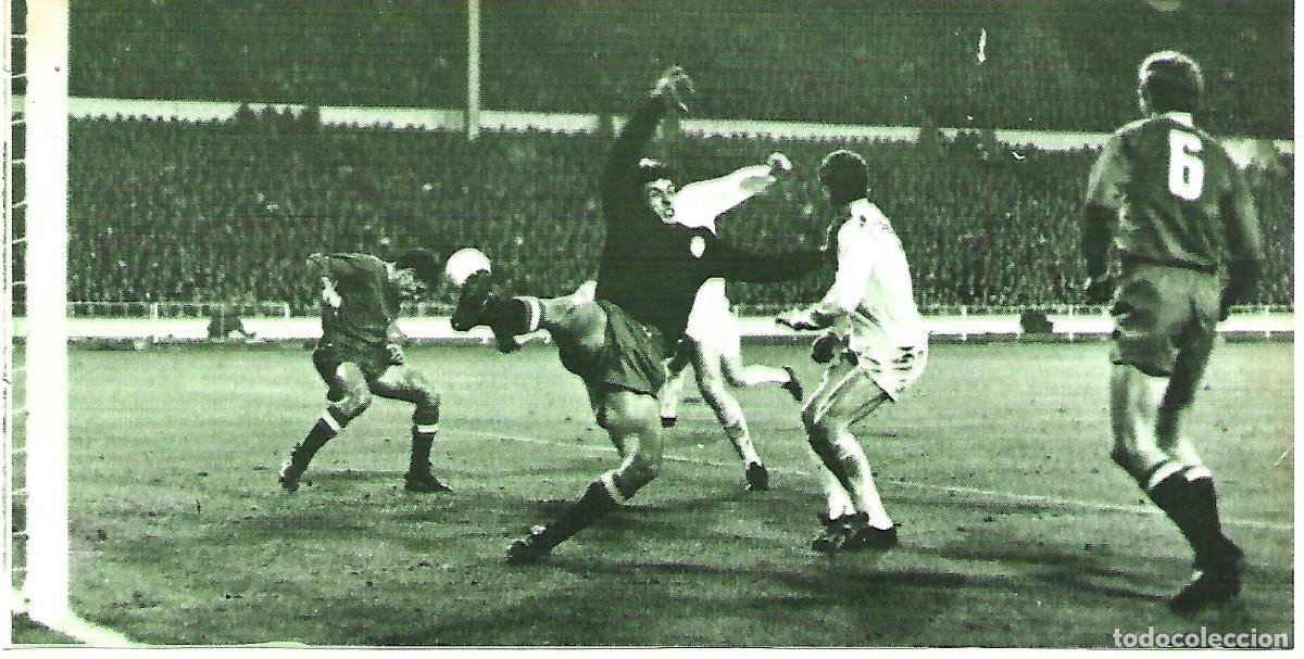 Collectionnisme sportif: SELECCION ESPA&Ntilde;OLA DE FUTBOL: Recorte de SADURN&Iacute; en acci&oacute;n en Wembley