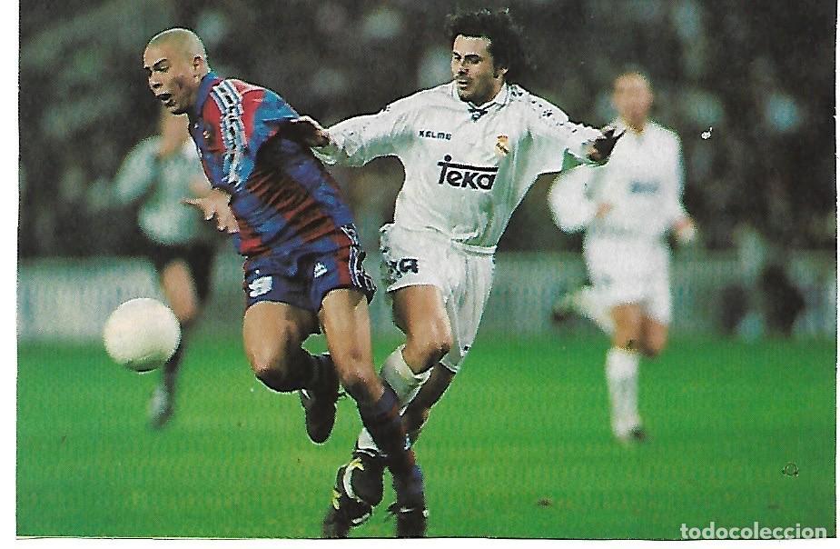 Coleccionismo deportivo: BAR&Ccedil;A:Recorte de RONALDO en acci&oacute;n. 1997 - Foto 1