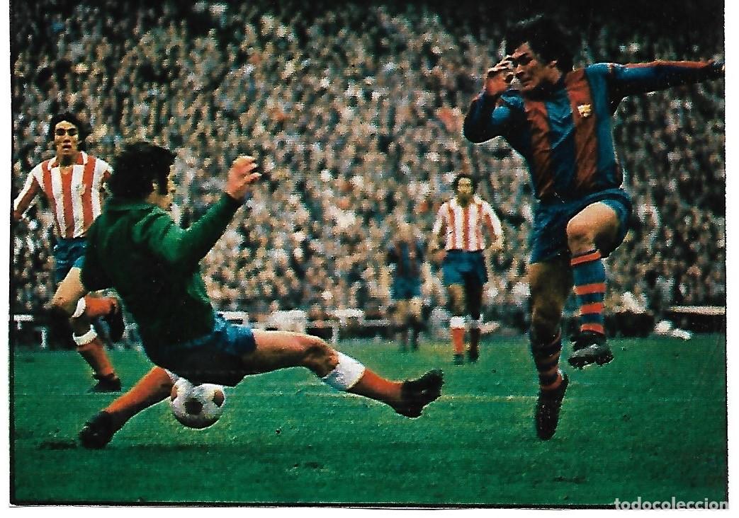 Coleccionismo deportivo: BAR&Ccedil;A: Recorte de SOTIL en acci&oacute;n. 1974