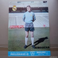 Coleccionismo deportivo: DOBLE POSTER REAL MADRID JUNQUERA + BIOGRAFIA 30X42 CM AÑOS' 70 ED. PHILIPS BUEN ESTADO DELP5