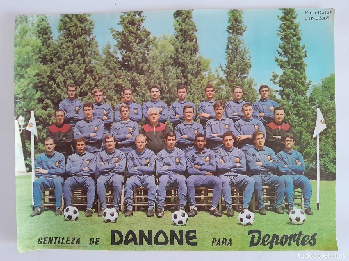 Collezionismo sportivo: ANTIGUO POSTER CARTEL VALENCIA CLU FUTBOL A&Ntilde;O 1966 FOTO COLOR FINEZAS RV