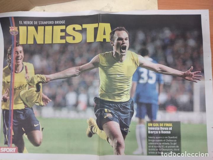 Coleccionismo deportivo: POSTER BAR&Ccedil;A. INIESTA, EL HEROE DE STAMFORD BRIDGE. DIARIO SPORT, MAYO 2009