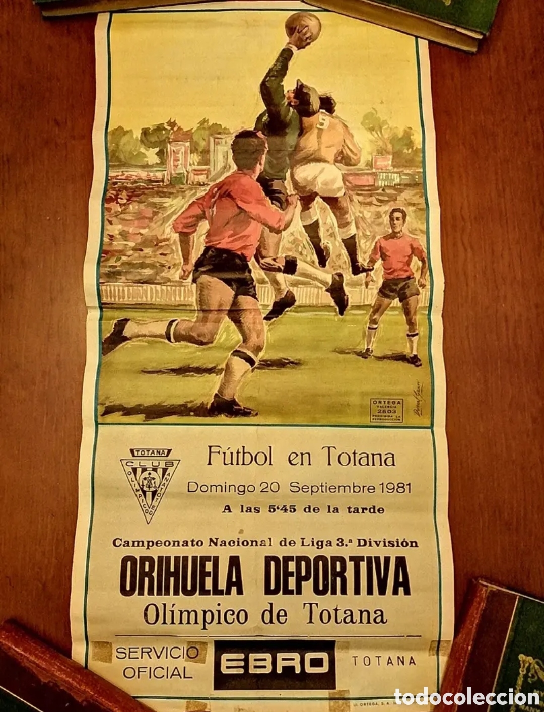 Coleccionismo deportivo: Cartel f&uacute;tbol Club Ol&iacute;mpico Totana 1981 Orihuela Deportiva Ilustraci&oacute;n antigua