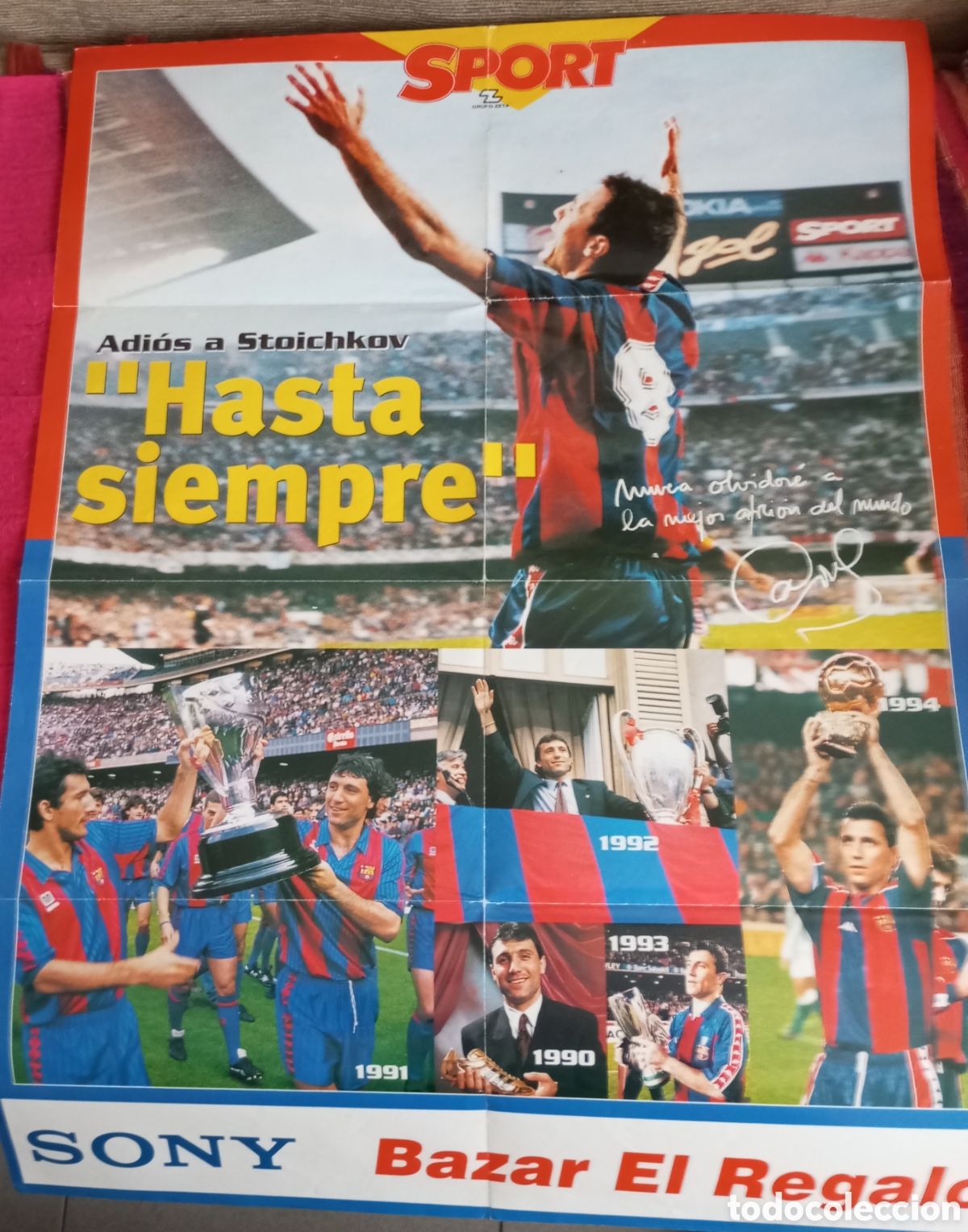Coleccionismo deportivo: Poster adi&oacute;s a stoichkov mide 80 x68 cms - Foto 1