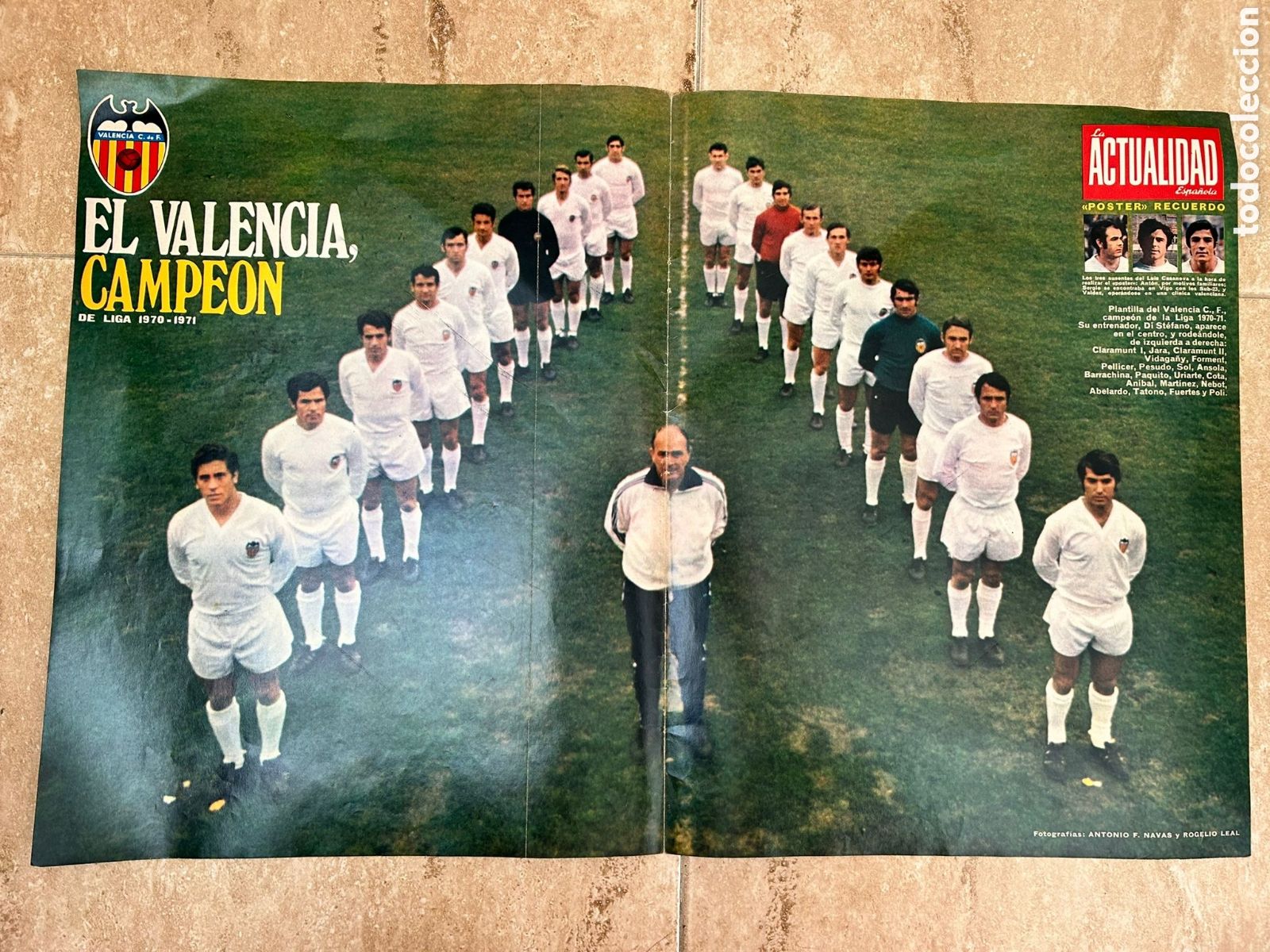 Coleccionismo deportivo: Valencia club de f&uacute;tbol campe&oacute;n liga 1970/71 poster plantilla 52x33'50