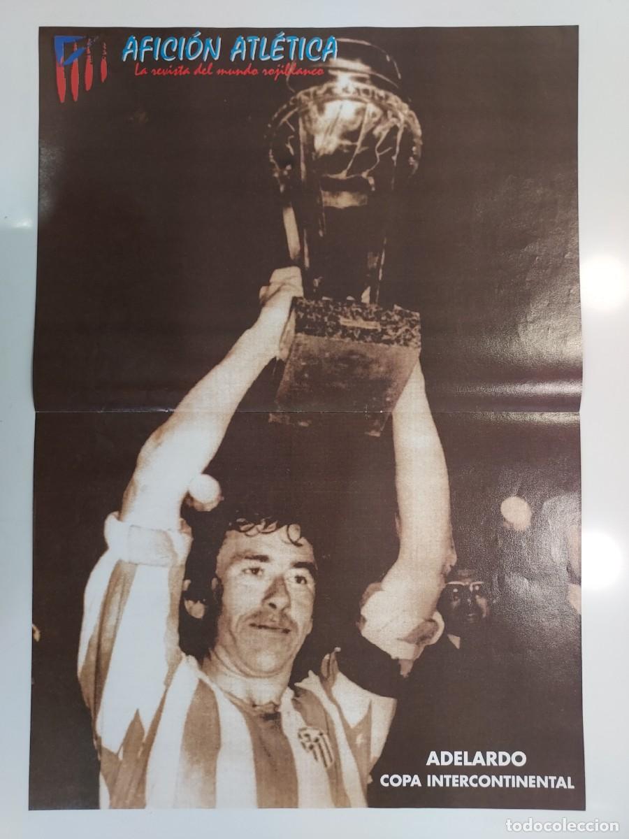 Coleccionismo deportivo: DOBLE POSTER GRANDE. ADELARDO COPA INTERCONTINENTAL, LIGA 1976. REVISTA AFICION ATLETICA MADRID