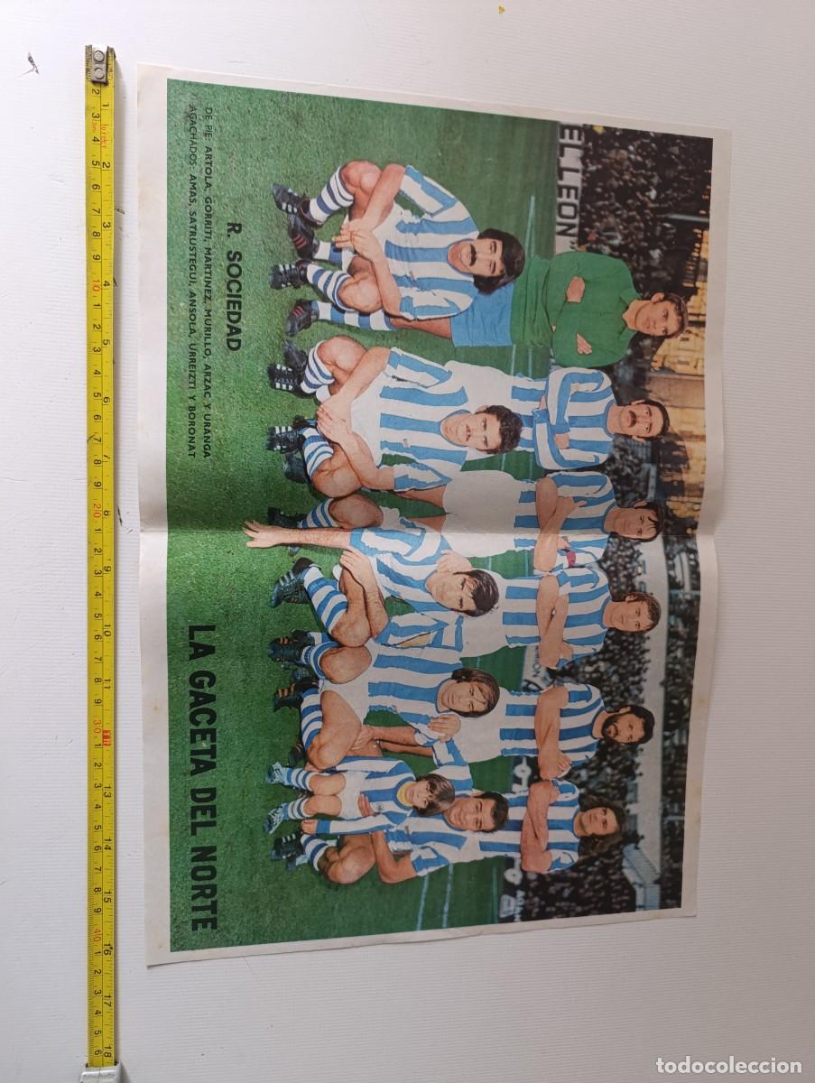 Coleccionismo deportivo: POSTER - ALINEACION REAL SOCIEDAD - LA GACETA DEL NORTE - A&Ntilde;OS 70 - 42CM X 29CM - ( ARRUGA )