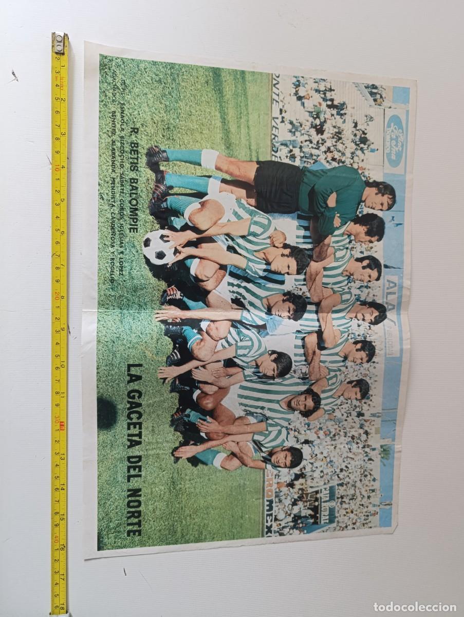 Coleccionismo deportivo: POSTER - ALINEACION R. BETIS BALOMPIE - LA GACETA DEL NORTE - A&Ntilde;OS 70 - 42CM X 29CM - ( ARRUGA )
