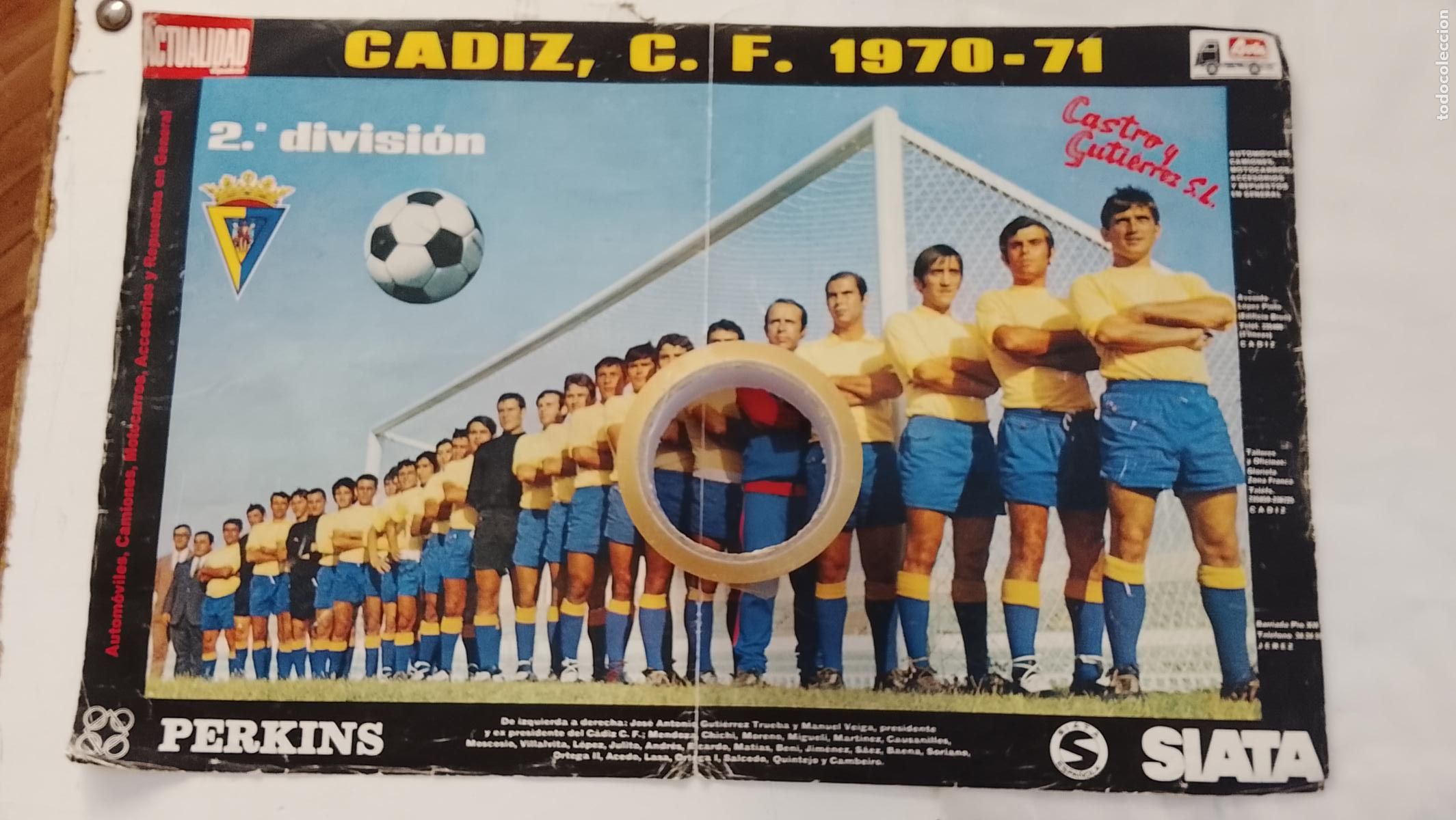 Coleccionismo deportivo: antiguo cartel a&ntilde;os 70s de&ntilde; cadiz club de futbol relacion de la plantilla 53x34 cm liga 1970 1971