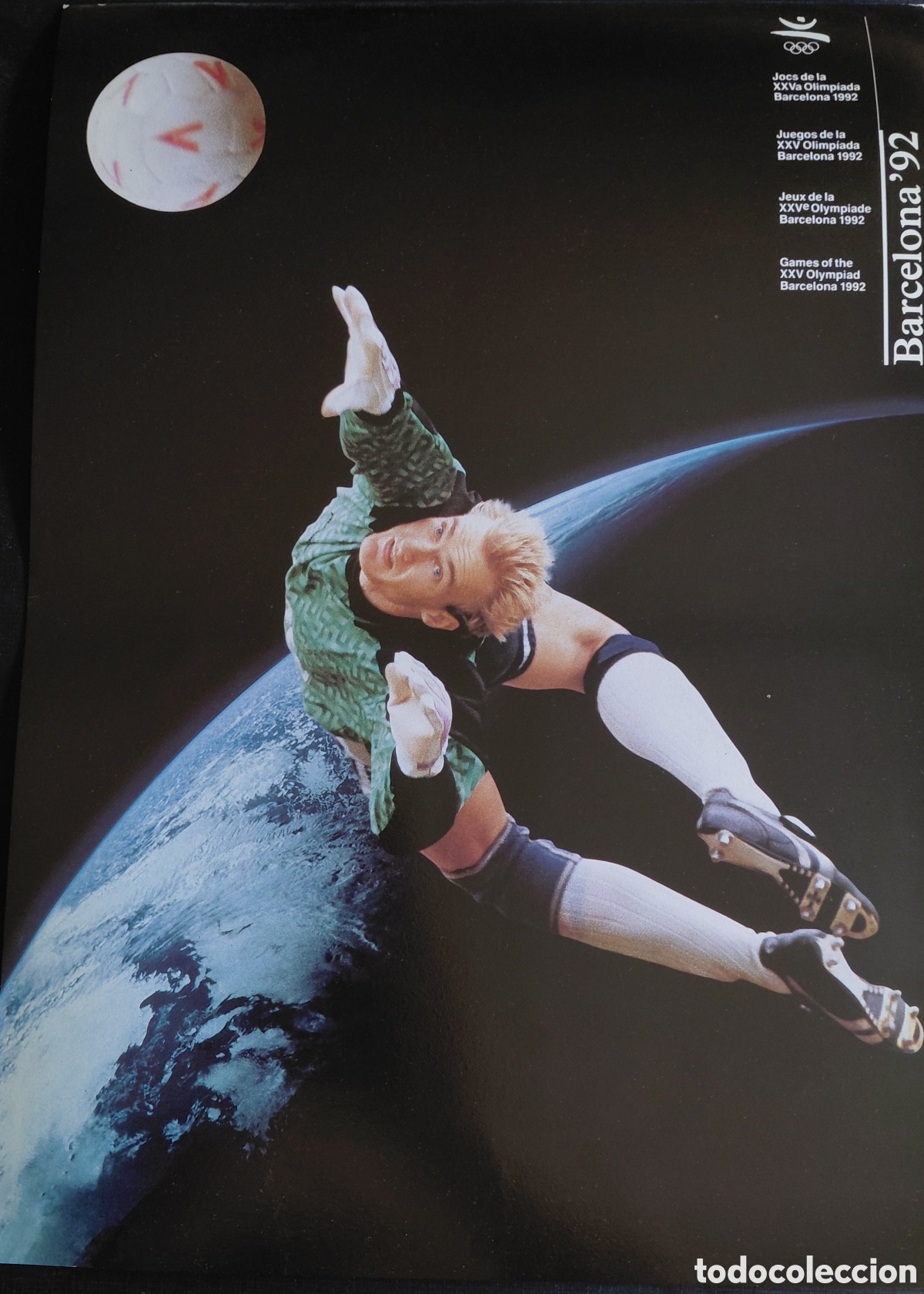 Coleccionismo deportivo: POSTER CARTEL OFICIAL JUEGOS OLIMPICOS BARCELONA 92 -FUTBOL SANTIAGO CA&Ntilde;IZARES -NASA-TELEFONICA