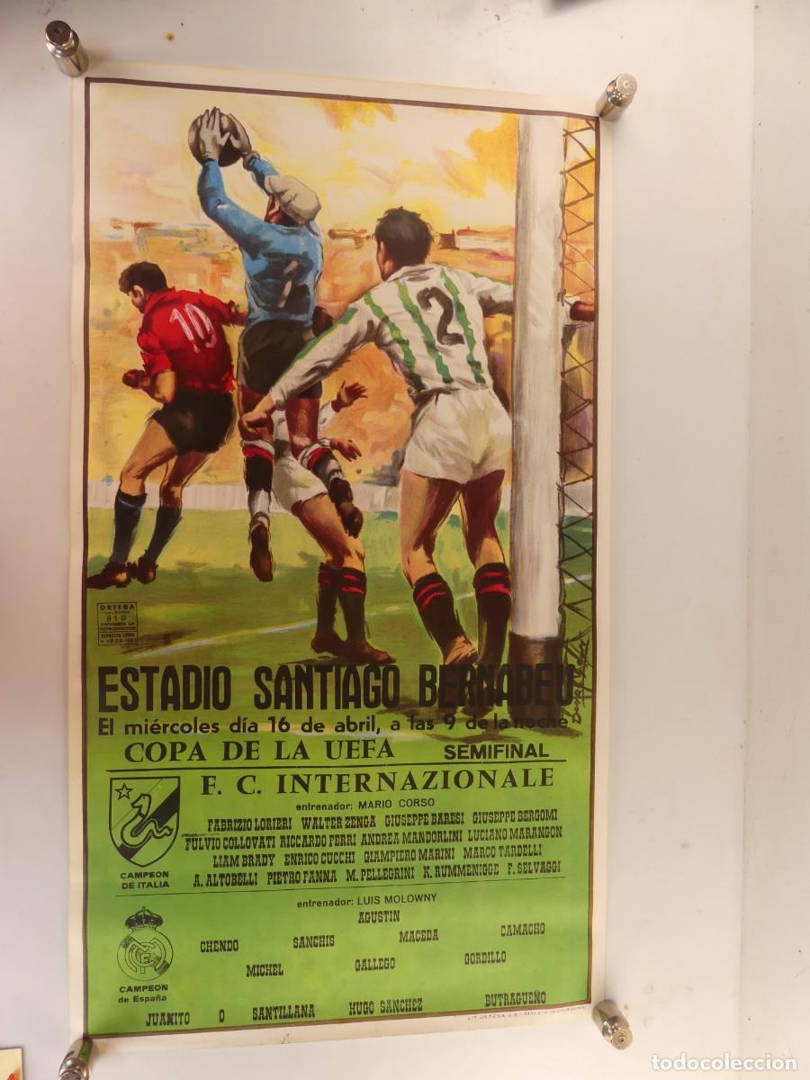 Coleccionismo deportivo: CARTEL DE PARTIDO DE F&Uacute;TBOL INTERNAZIONALE - REAL MADRID
