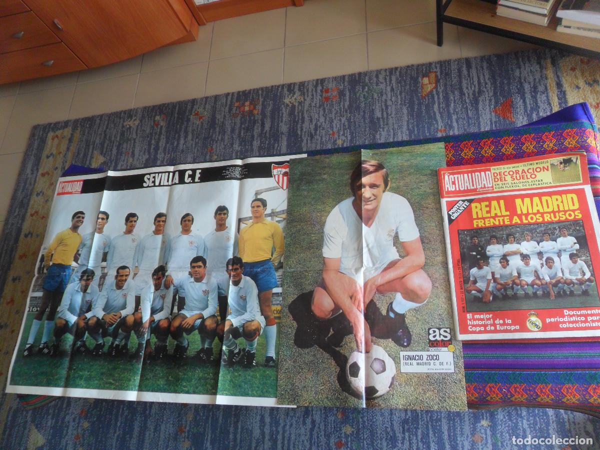 Coleccionismo deportivo: LA ACTUALIDAD ESPA&Ntilde;OLA 1107, P&Oacute;STER SEVILLA CF FC E IGNACIO ZOCO REAL MADRID P&Oacute;STER AS COLOR 64.