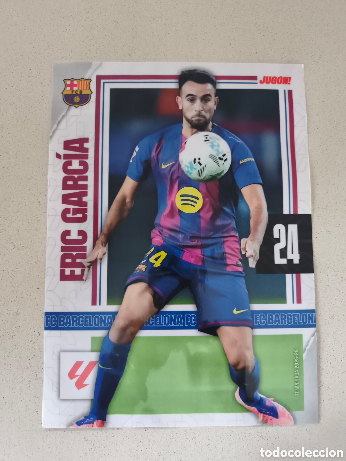 Coleccionismo deportivo: POSTER PLASTIFICADO ERIC GARC&Iacute;A FC BARCELONA 25/26. REVISTA JUG&Oacute;N.