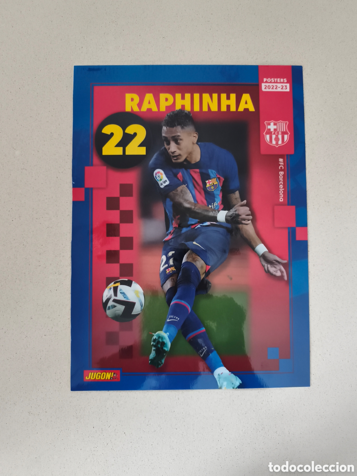 Coleccionismo deportivo: POSTER PLASTIFICADO RAPHINHA FC BARCELONA 22/23. REVISTA JUG&Oacute;N.