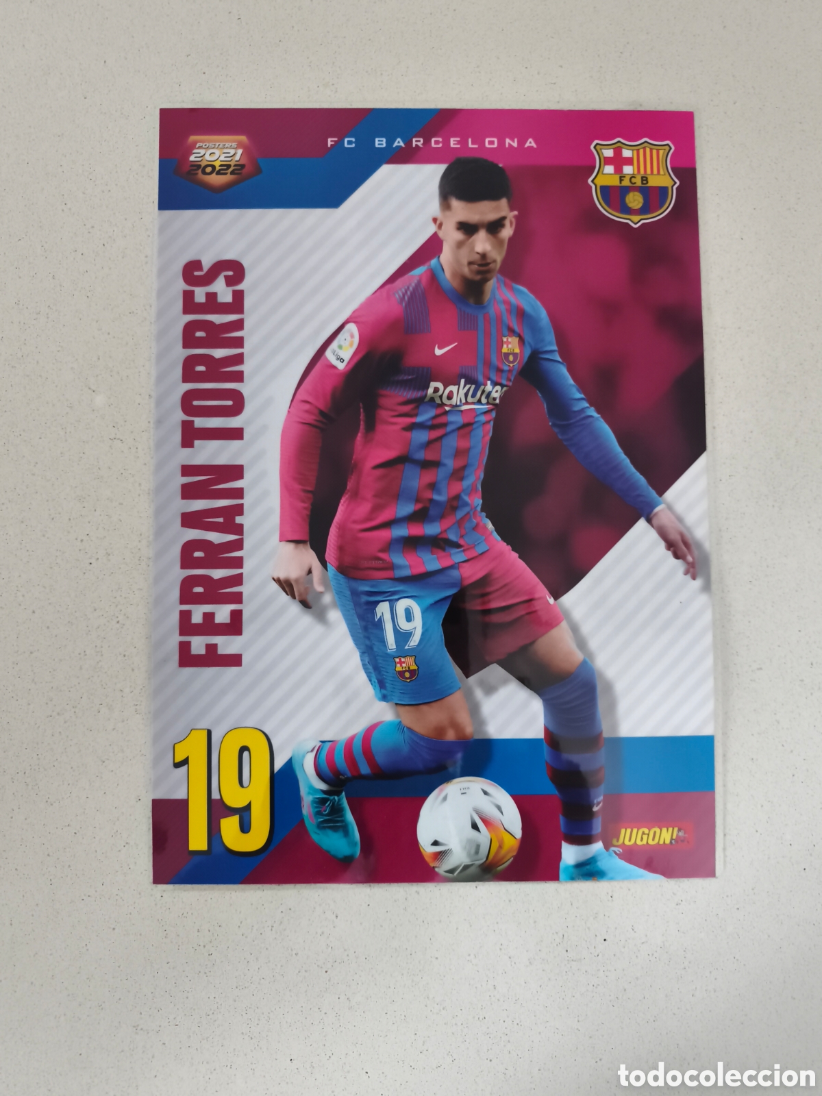Coleccionismo deportivo: POSTER PLASTIFICADO FERRAN TORRES FC BARCELONA 21/22. REVISTA JUG&Oacute;N.