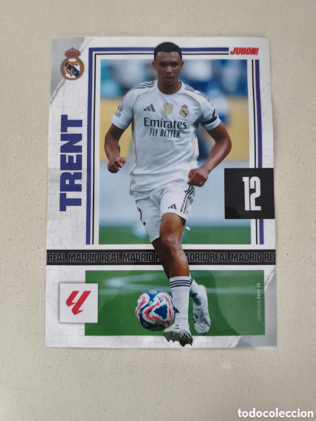 Coleccionismo deportivo: POSTER PLASTIFICADO TRENT REAL MADRID 25/26. REVISTA JUG&Oacute;N.