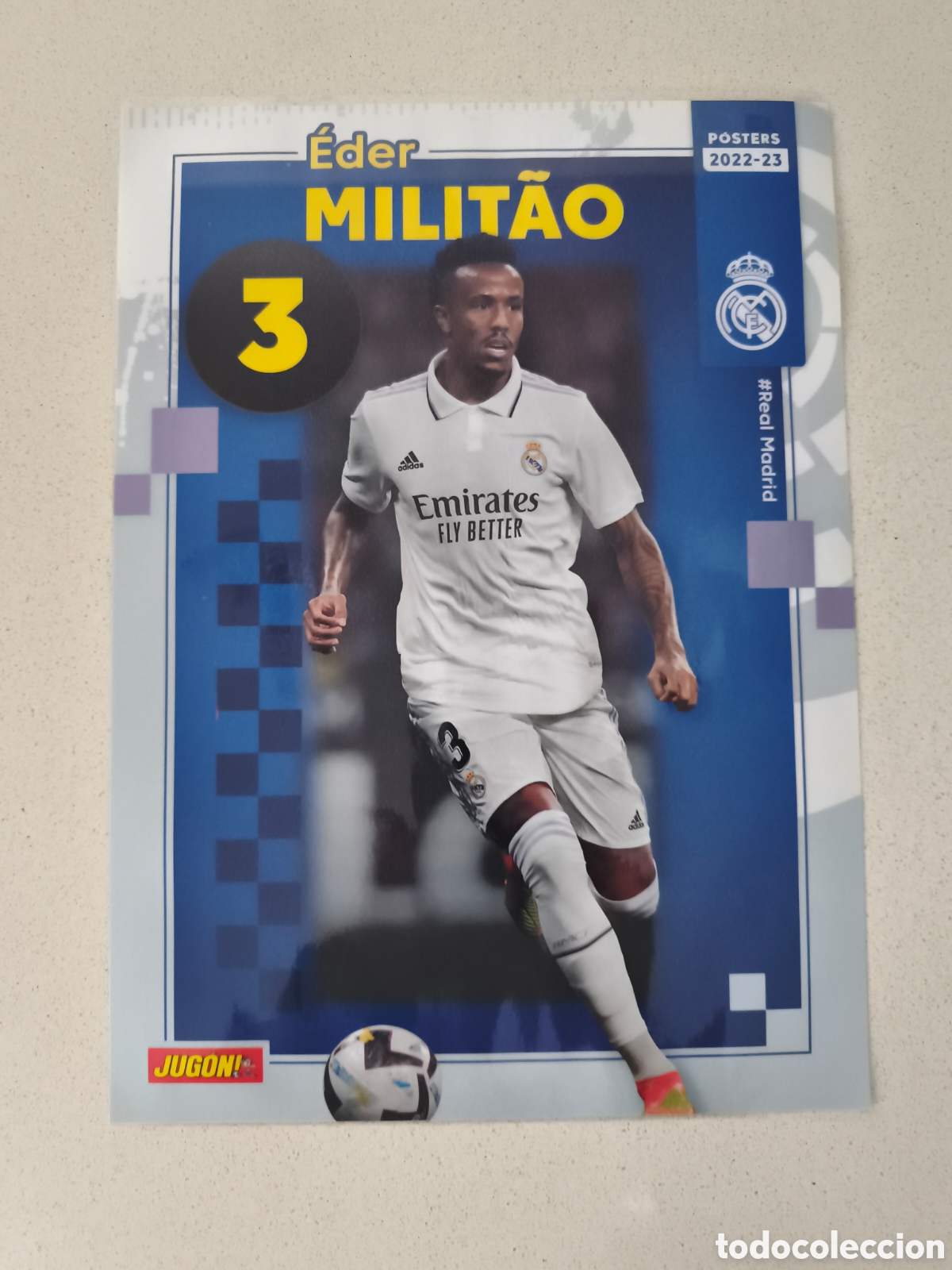 Coleccionismo deportivo: POSTER PLASTIFICADO MILITAO REAL MADRID 22/23. REVISTA JUG&Oacute;N.