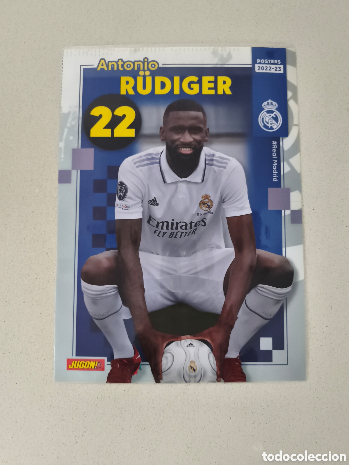 Coleccionismo deportivo: POSTER PLASTIFICADO RUDIGER REAL MADRID 22/23. REVISTA JUG&Oacute;N.