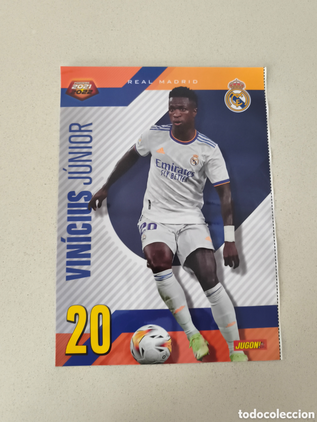Coleccionismo deportivo: POSTER PLASTIFICADO VIN&Iacute;CIUS REAL MADRID 21/22. REVISTA JUG&Oacute;N.
