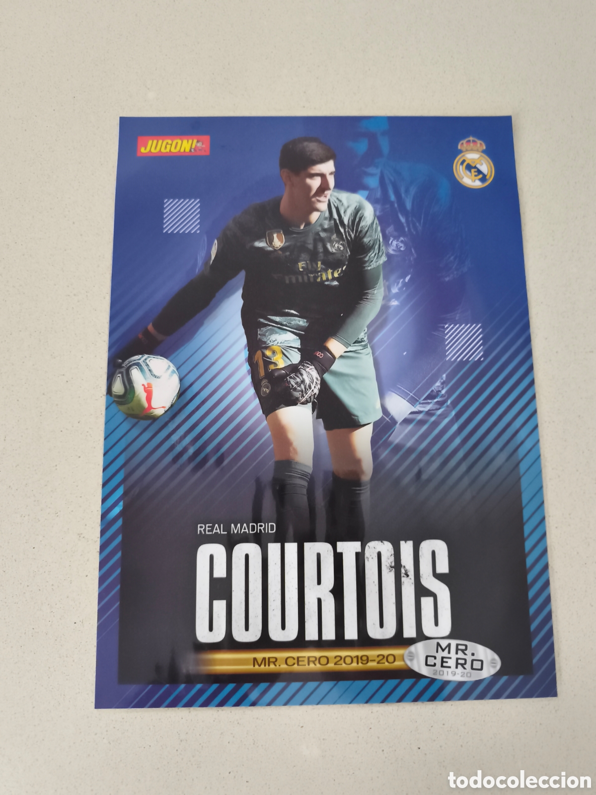 Coleccionismo deportivo: POSTER PLASTIFICADO MR. CERO COURTOIS REAL MADRID 19/20. REVISTA JUG&Oacute;N.