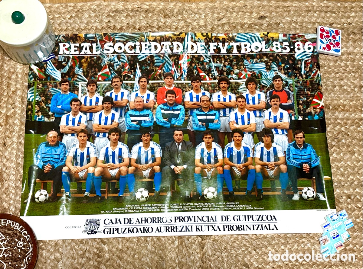 Coleccionismo deportivo: P&oacute;ster Oficial Real Sociedad 1985-86 - Caja Ahorros Guip&uacute;zcoa (Arconada, Toshack).