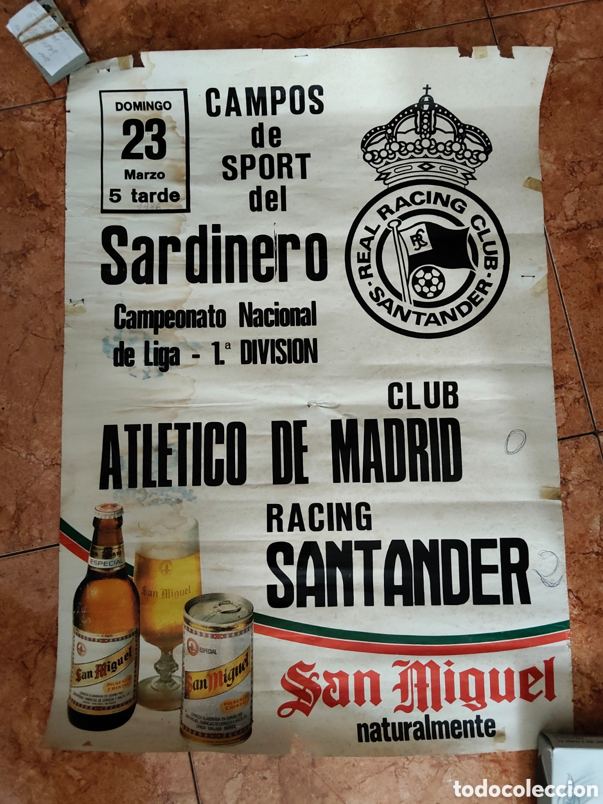 Coleccionismo deportivo: Cartel partido de f&uacute;tbol Racing de Santander Atletico d Madrid en el Sardinero 1985-86 23 marzo 1986