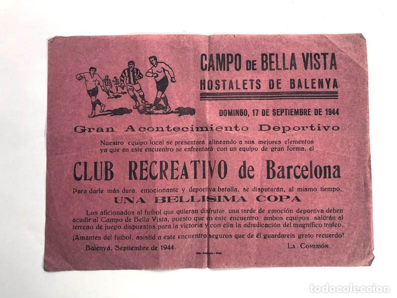Collectionnisme sportif: HOSTALETS DE BALENYA - CLUB RECREATIVO DE BARCELONA / BALENY&Aacute; A&Ntilde;O 1944 / FUTBOL / 21,5 x 15,5