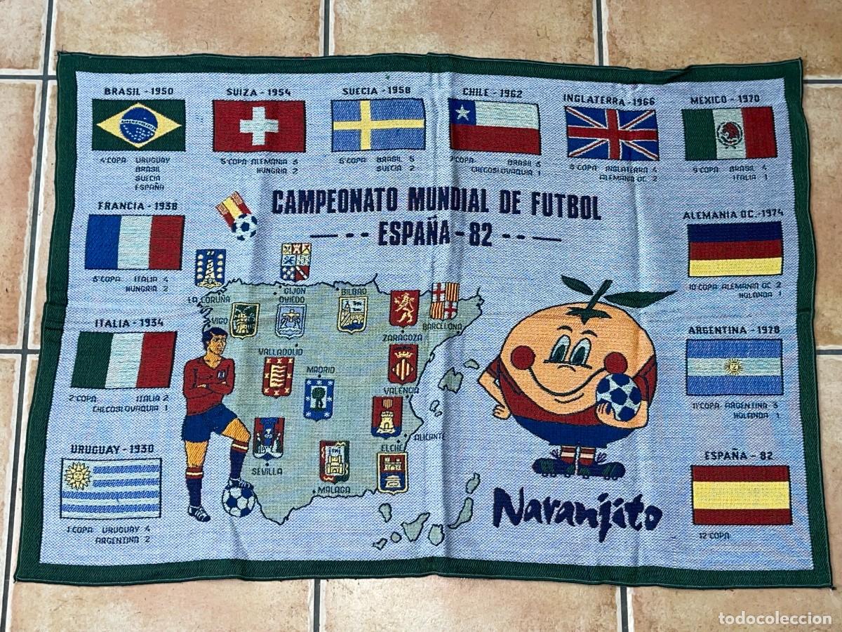 Coleccionismo deportivo: Tapiz Tela vintage Campeonato Mundial de F&uacute;tbol Espa&ntilde;a 82 Naranjito 90x60 Selecci&oacute;n Espa&ntilde;ola Brasil