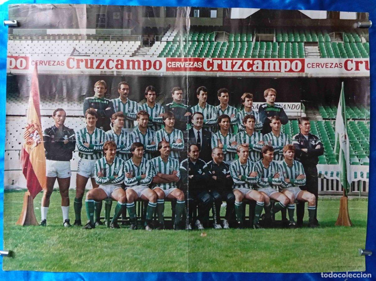 Coleccionismo deportivo: CARTEL DEL EQUIPO DEL REAL BETIS BALOMPI&Eacute;. CON MUCHAS FIRMAS DE JUGADORES. 1981 - 1989.