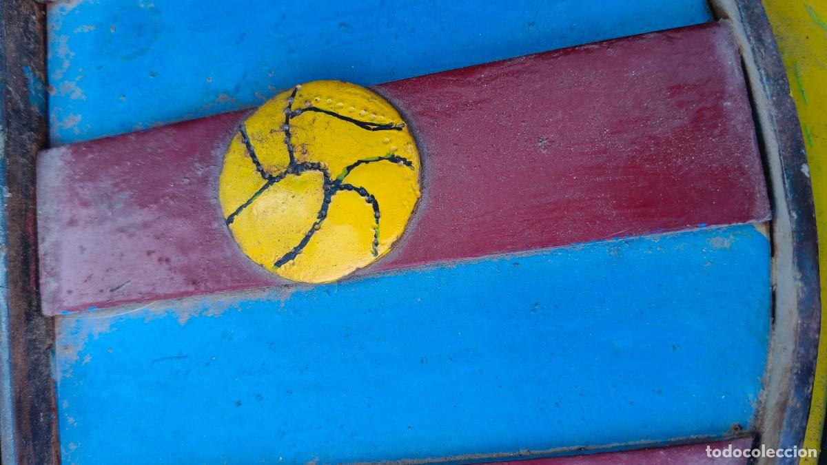 Coleccionismo deportivo: Escuddel Barca original d &eacute;poque de Camp nou 1975