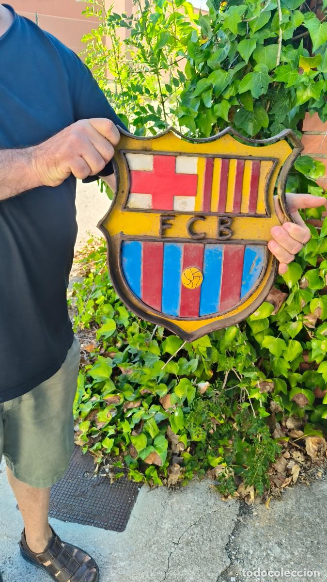 Coleccionismo deportivo: Escudo del Barca original d &eacute;poque de Camp nou 1975