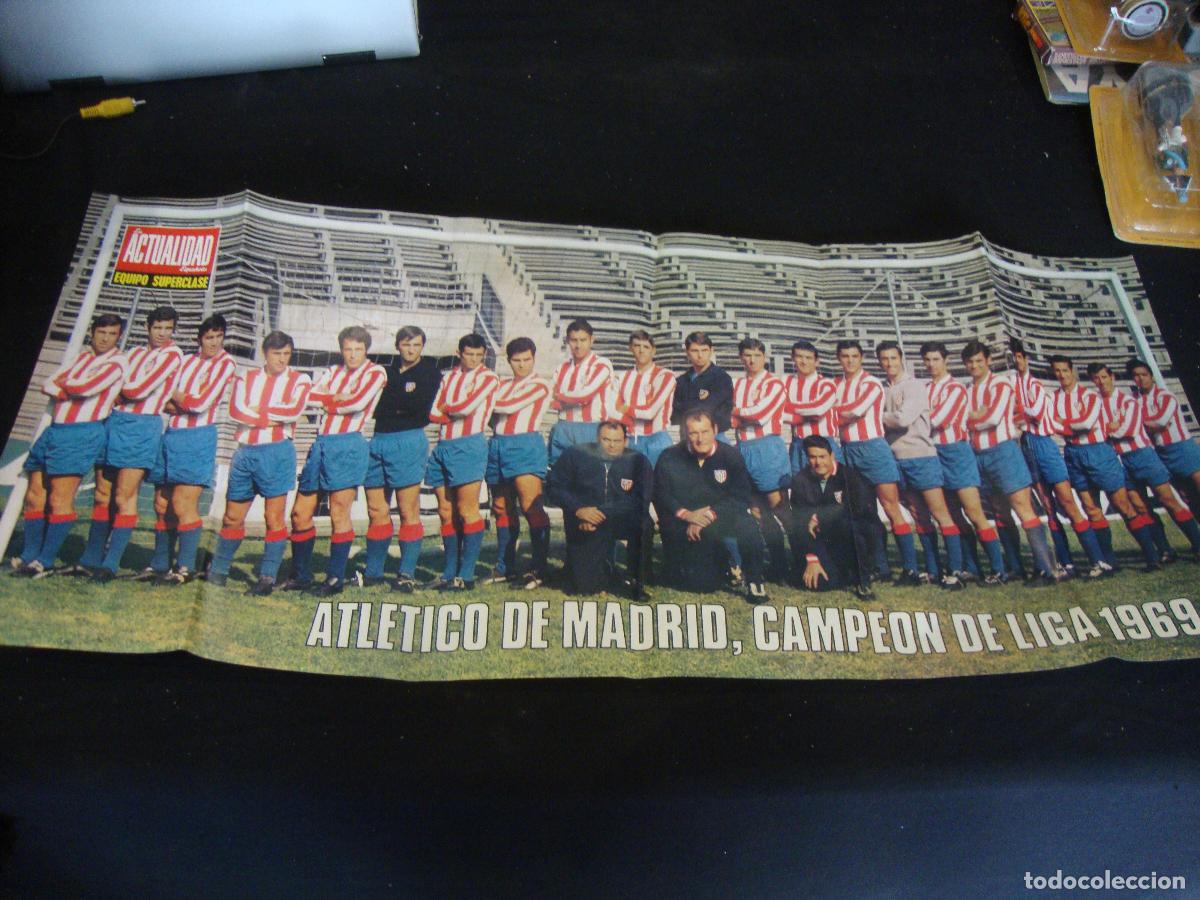 Coleccionismo deportivo: POSTER REVISTA ACTUALIDAD ESPA&Ntilde;OLA ATLETICODE MADRID CAMPEON LIGA 1969 70 MEDIDAS 75 X 32