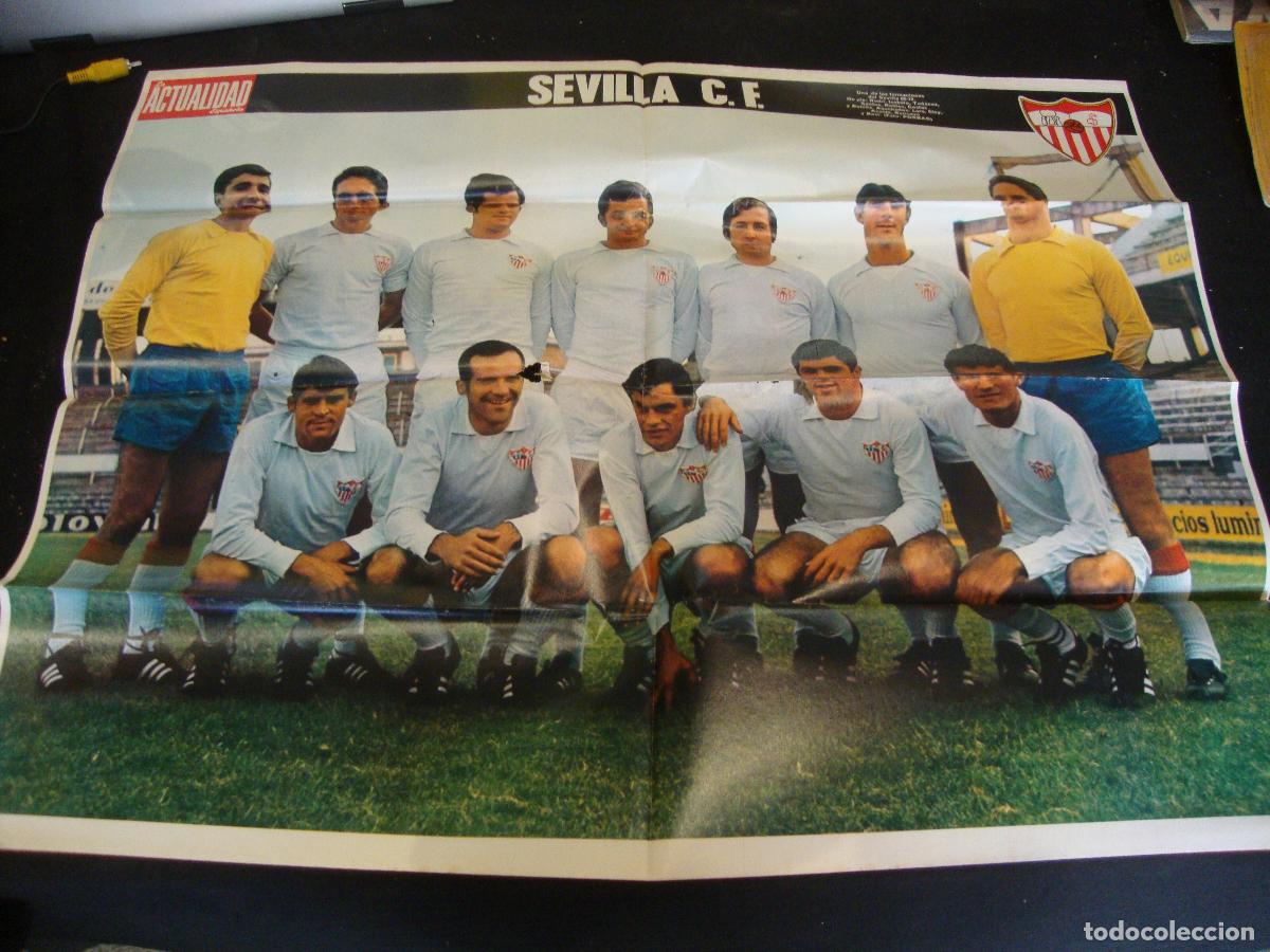 Coleccionismo deportivo: POSTER REVISTA ACTUALIDAD ESPA&Ntilde;OLA SEVILLA C F MEDIDAS 67 X 51
