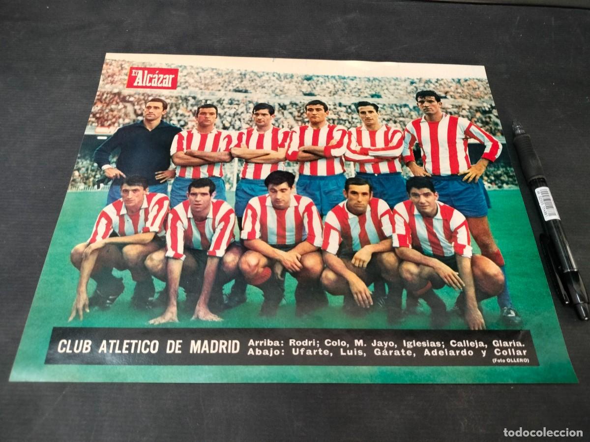 Coleccionismo deportivo: POSTER FUTBOL ALINEACION ATLETICO DE MADRID LIGA 1967/1968 23 X 28 CM EL ALCAZAR EXCELENTE!!