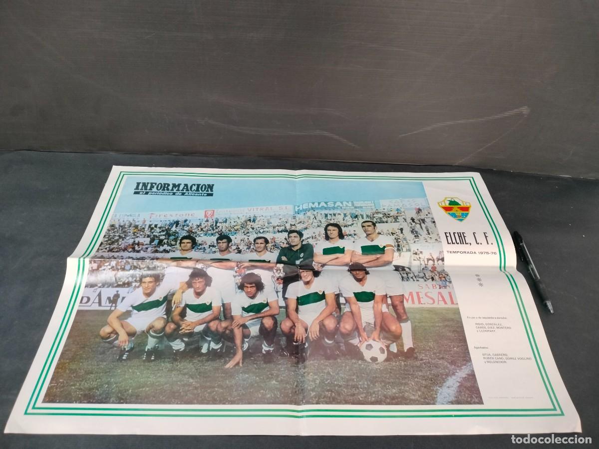 Coleccionismo deportivo: POSTER FUTBOL ALINEACION ELCHE C.F LIGA 1975/1976 43 X 62 CM PERIODICO INFORMACION ALICANTE