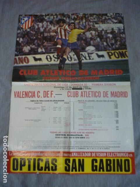 Coleccionismo deportivo: ATLETICO DE MADRID CONTRA VALENCIA FUTBOL CLUB PARTIDO FINAL DE LIGA 11 ABRIL 1982 CARTEL 66 X 48 CM